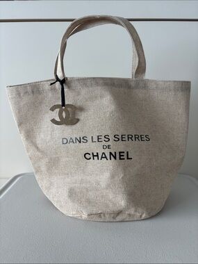 VIP Gift CHANEL Tote